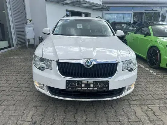 Gebraucht Skoda Superb 140 PS (102 kW) 2012 Weiß Kombi