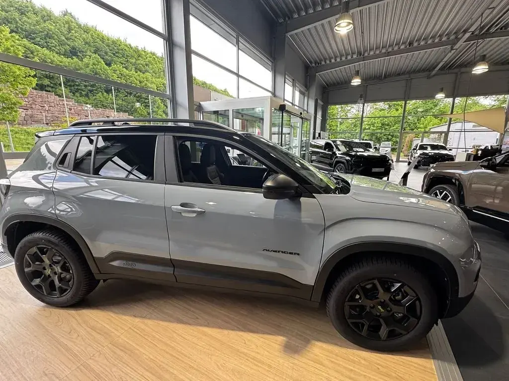 Neu Jeep Avenger Overland 145 PS (106 kW) 2026 Grau SUV