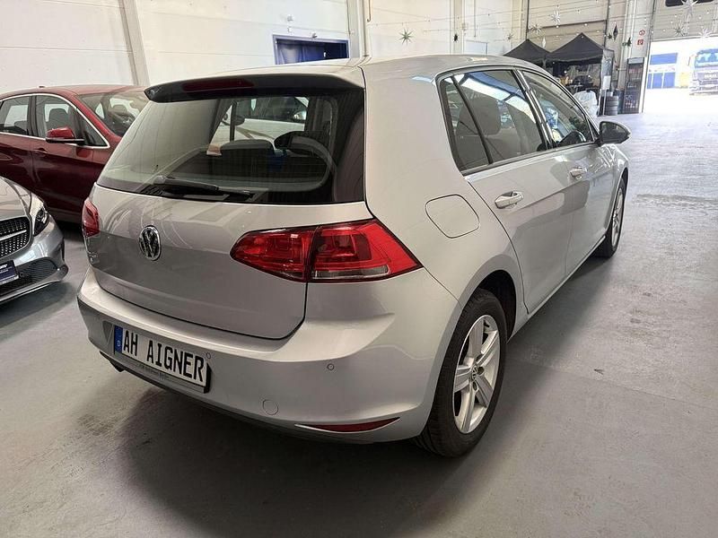 Second-hand VW Golf VII Comfortline 105 CP (77 kW) 2014 Argintiu Berlinǎ