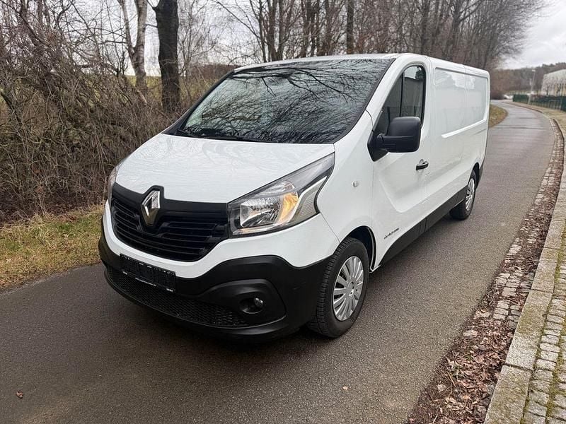 Gebraucht Renault Trafic Komfort 125 PS (91 kW) 2017 Weiß Van / Kleinbus