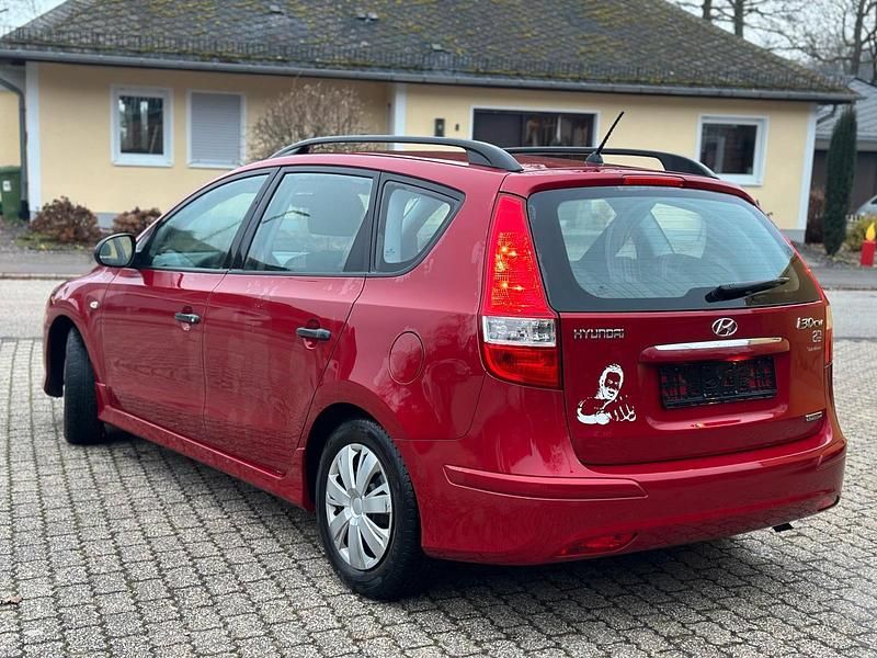 Gebraucht Hyundai i30 90 PS (66 kW) 2012 Rot Kombi