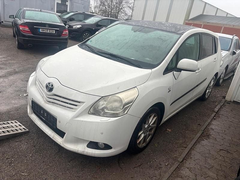 Gebraucht Toyota Verso 150 PS (110 kW) 2010 Weiß Van / Kleinbus