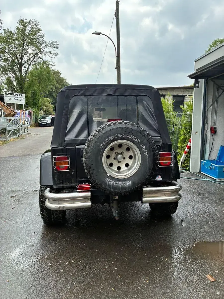 Gebraucht Jeep Wrangler Sahara 177 PS (130 kW) 1998 Schwarz SUV