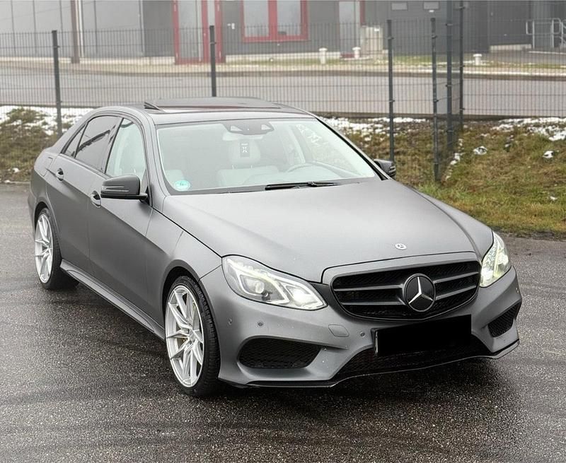 Grau Gebraucht 2013 Mercedes E350 AMG Limousine | 10.900 € (Fairer Preis) - Bild 1/4