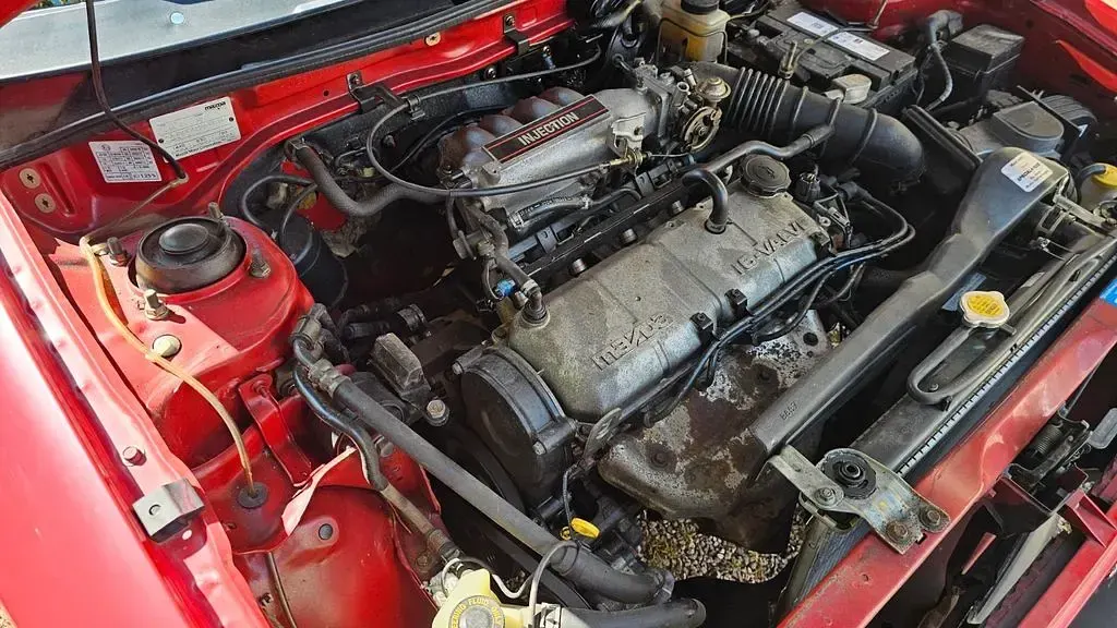 Gebraucht Mazda 323 73 PS (53 kW) 1992 Rot Kleinwagen
