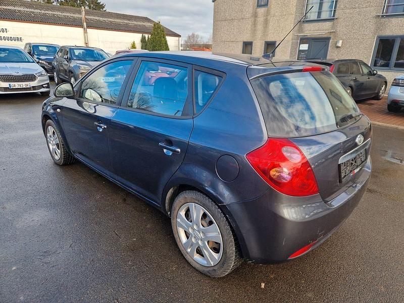 Gebraucht Kia Ceed 90 PS (66 kW) 2008 Grau Kleinwagen