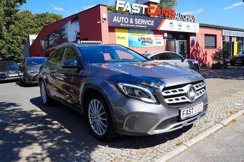 Gebraucht Mercedes GLA250 Progressive 211 PS (155 kW) 2017 Mountaingrau SUV