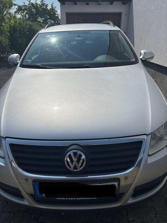Silber Gebraucht 2008 VW Passat Individual Kombi | 2.000 € (Superpreis) - Bild 1/4