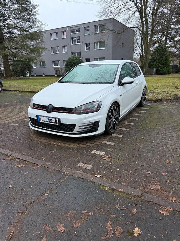 Weiß Gebraucht 2013 VW Golf VII GTI Limousine | 12.500 € - Bild 1/4