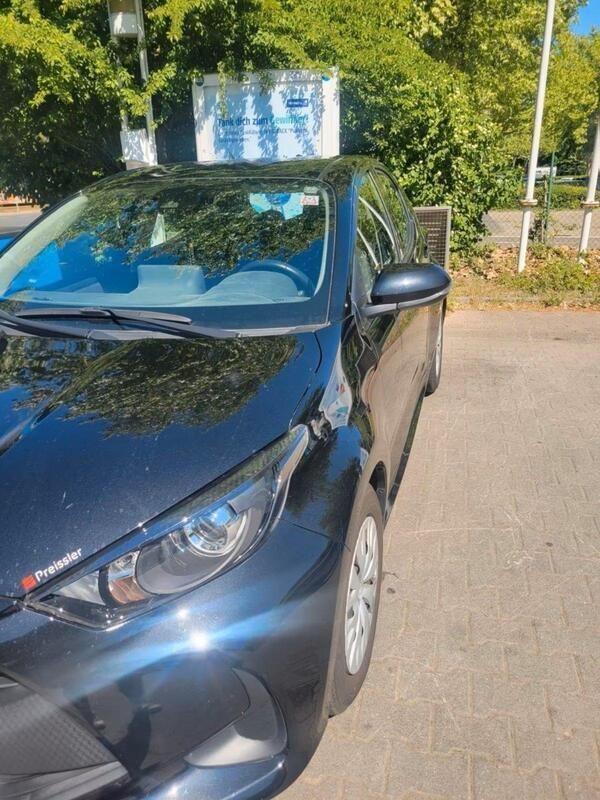 Schwarz Gebraucht 2021 Toyota Yaris Comfort Kleinwagen | 18.000 € - Bild 1/4