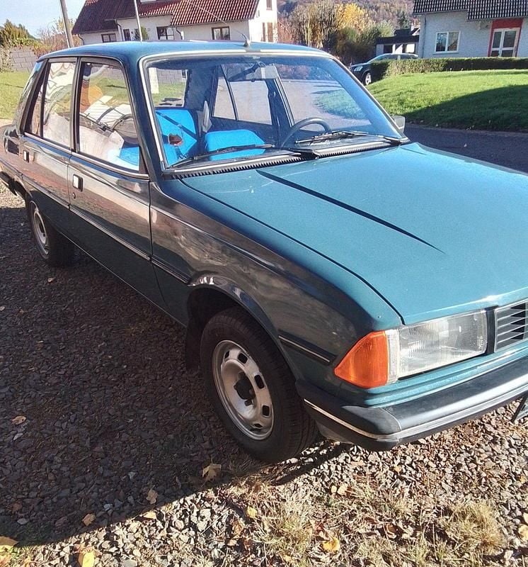 Gebraucht Peugeot 305 73 PS (53 kW) 1982 Blau Limousine