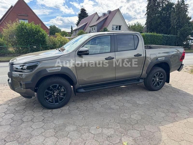 Manganbronze Neu 2025 Toyota HiLux Abholung | 58.250 € (Fairer Preis) - Bild 1/4
