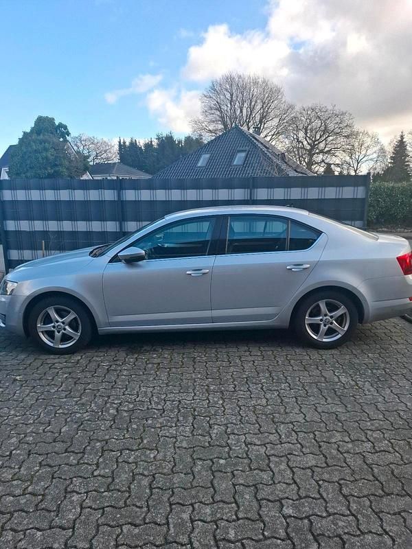Gebraucht Skoda Octavia 150 PS (110 kW) 2014 Silber Kleinwagen