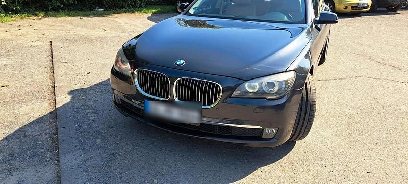 Andere farben Gebraucht 2010 BMW 740 Limousine | 11.500 € (Fairer Preis) - Bild 1/4