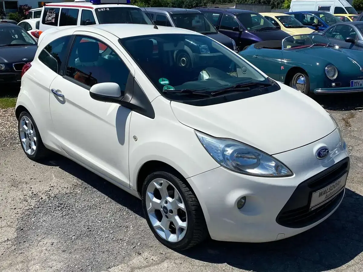 Gebraucht Ford Ka Titanium 69 PS (50 kW) 2010 Crystalweiß Kleinwagen