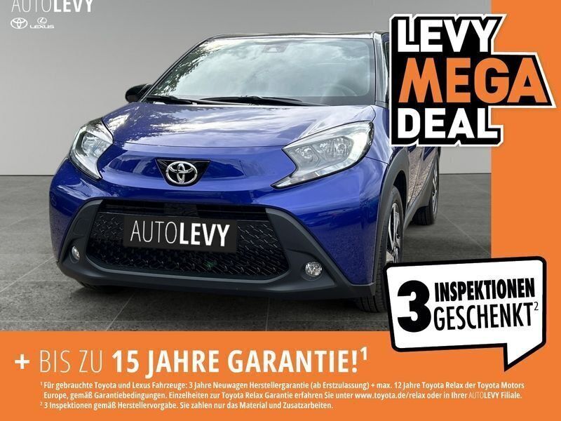 Juniper blue metallic/ night sky black Gebraucht 2024 Toyota Aygo Basis Kleinwagen | 17.888 € (Fairer Preis) - Bild 1/4