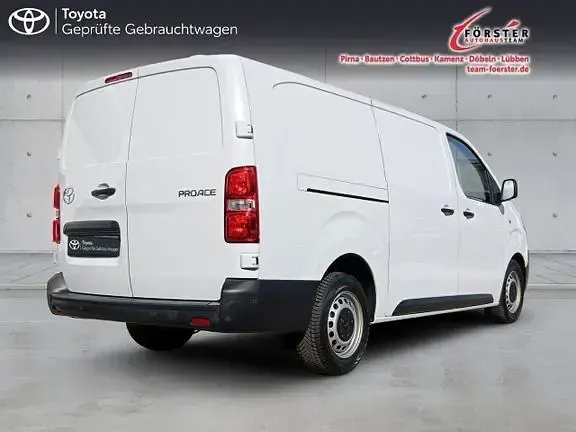 Gebraucht Toyota Proace 144 PS (105 kW) 2024 Icy white Van / Kleinbus