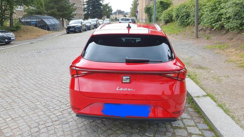 Rot Gebraucht 2021 Seat Leon XCELLENCE Kombi | 17.900 € (Superpreis) - Bild 1/4