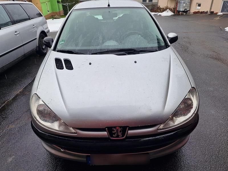 Gebraucht Peugeot 206 60 PS (44 kW) 2005 Grau Kleinwagen