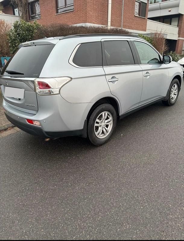 Gebraucht Mitsubishi Outlander Invite 150 PS (110 kW) 2014 Silber SUV