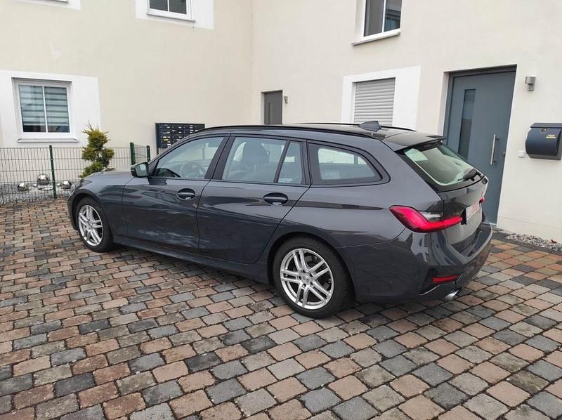 Gebraucht BMW 320 190 PS (139 kW) 2020 Grau Kombi