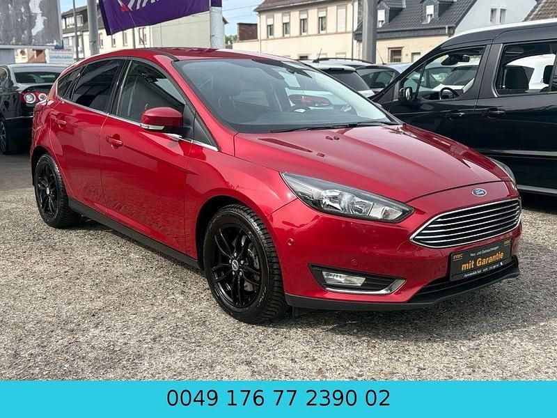 Second-hand Ford Focus Titanium 182 CP (133 kW) 2015 Roșu Berlinǎ