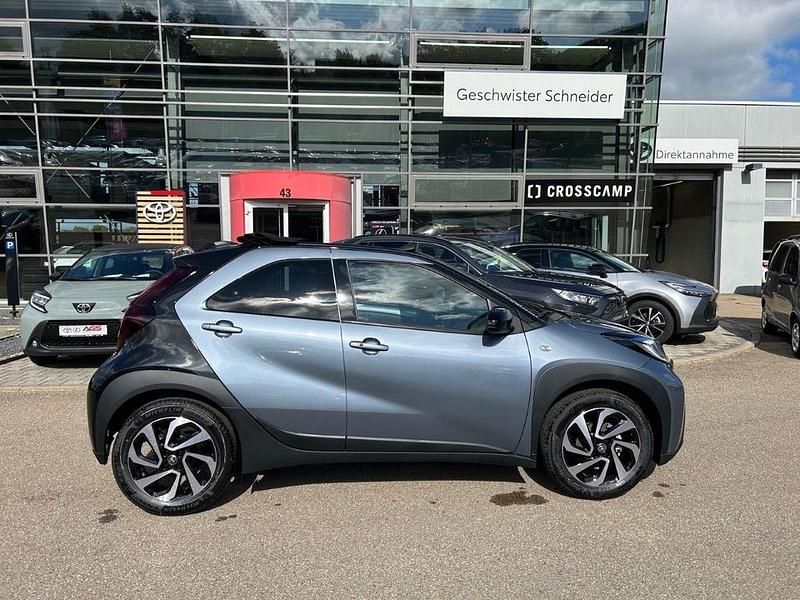 Neu Toyota Aygo X 72 PS (52 kW) 2025 Grau SUV