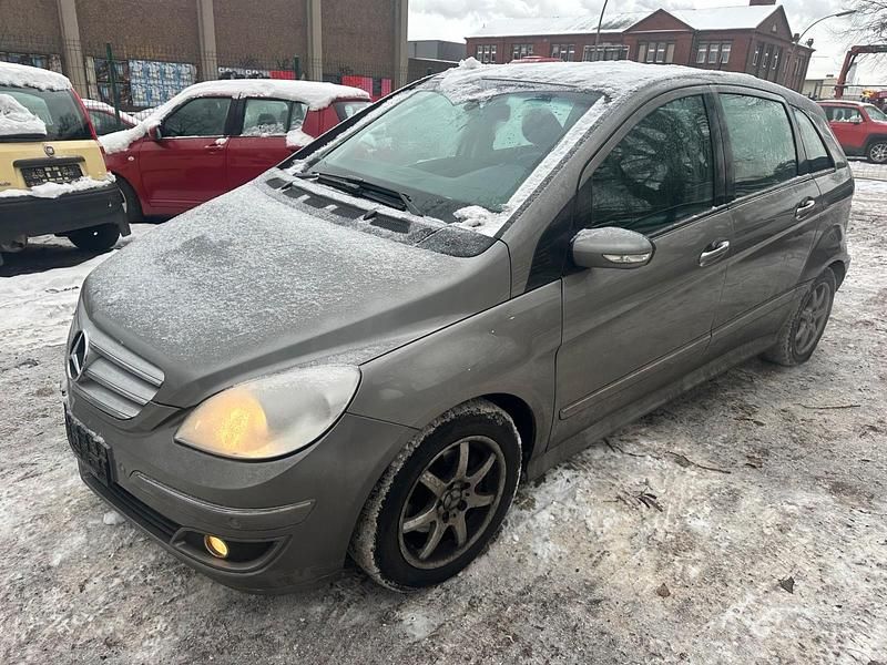 Gebraucht Mercedes B200 130 PS (95 kW) 2006 Beige Van / Kleinbus
