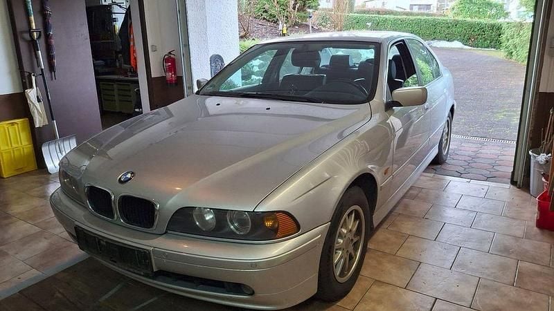 Silber Gebraucht 2001 BMW 525 Exclusive Limousine | 2.000 € (Guter Preis) - Bild 1/4