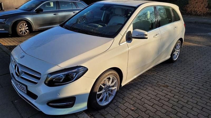 Gebraucht Mercedes B250 Style 211 PS (155 kW) 2016 Weiß Van / Kleinbus