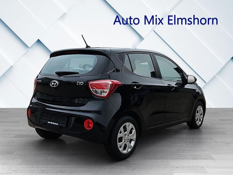 Gebraucht Hyundai i10 Trend 67 PS (49 kW) 2016 Schwarz Kleinwagen