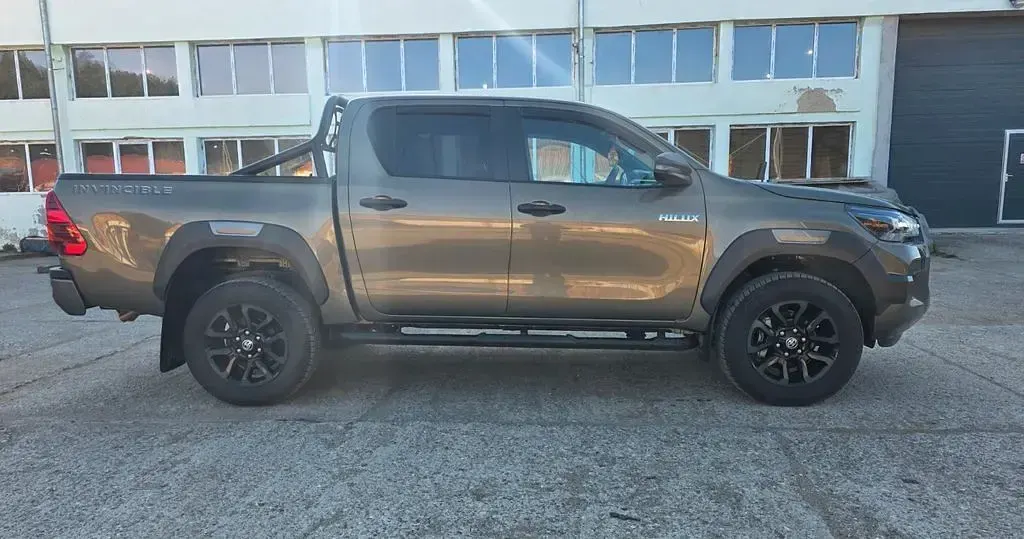 Gebraucht Toyota HiLux 204 PS (150 kW) 2025 Braun Pickup