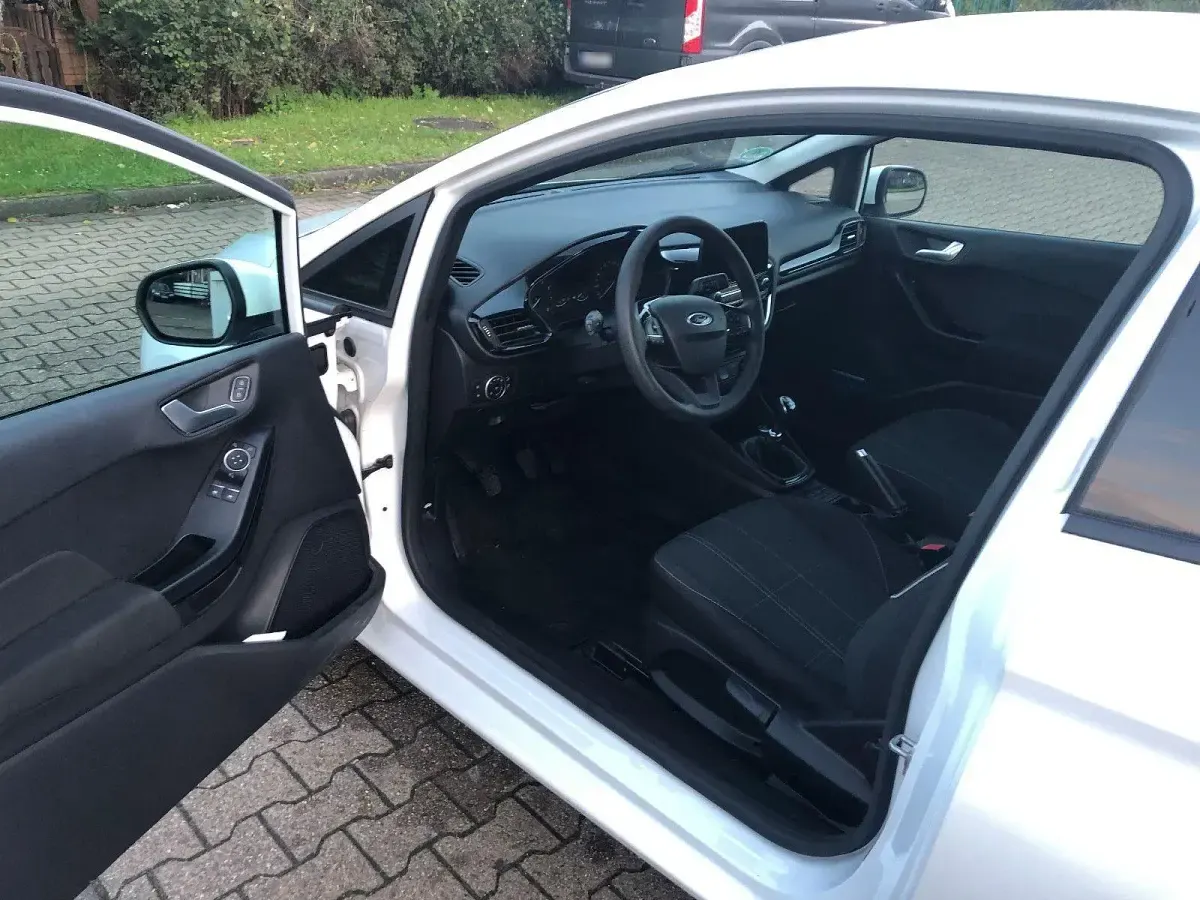 Gebraucht Ford Fiesta Cool & Connect 101 PS (74 kW) 2017 Weiß Kleinwagen