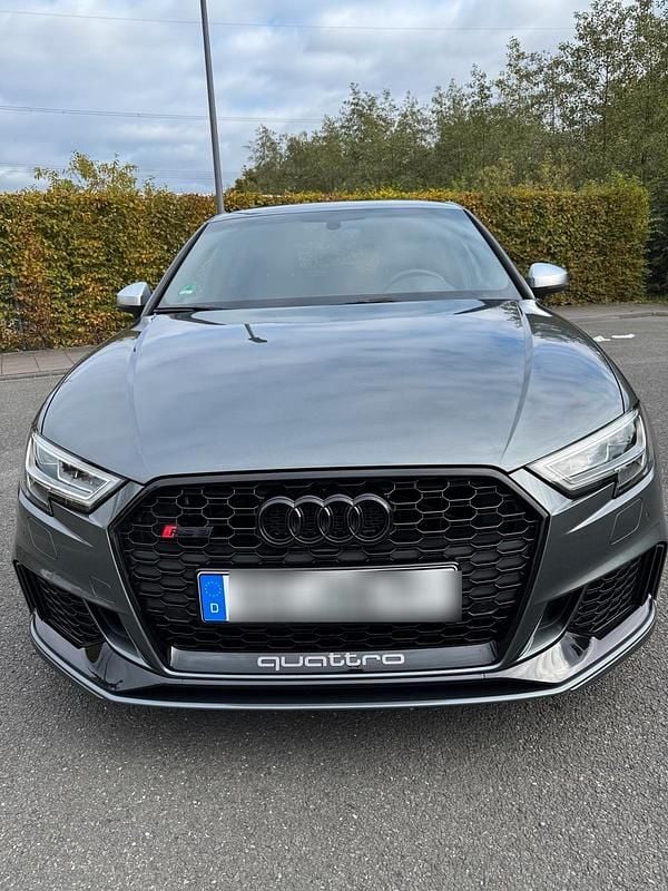 Grau Gebraucht 2018 Audi RS3 Kleinwagen | 54.950 € (Teuer) - Bild 1/4