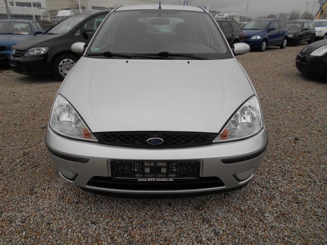 Gebraucht Ford Focus Basis 101 PS (74 kW) 2002 Silber metallic Limousine