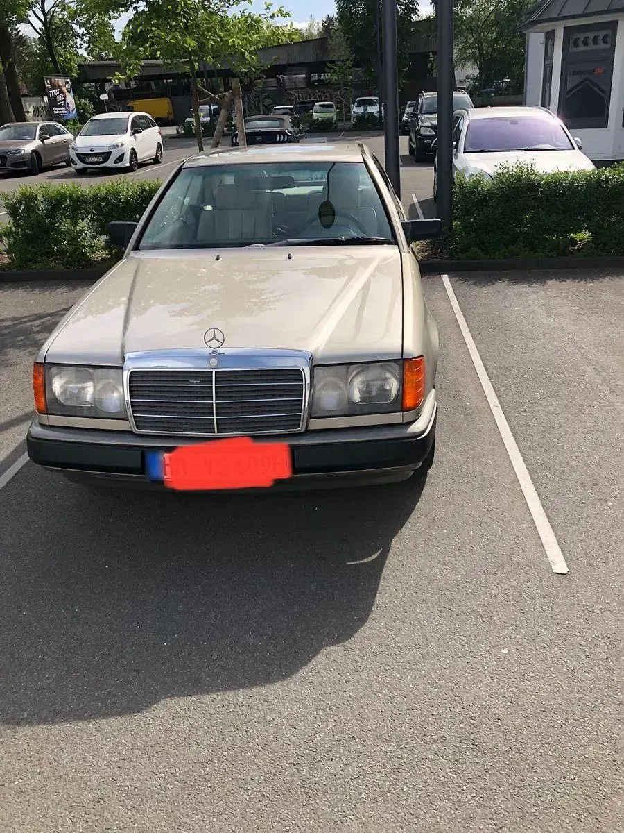 Gebraucht Mercedes 230 132 PS (97 kW) 1988 Gold Coupé