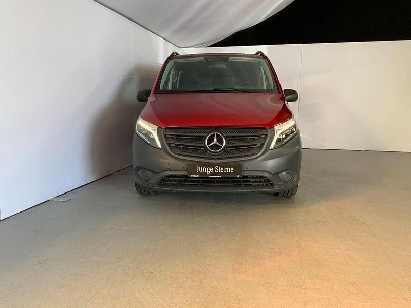 Gebraucht Mercedes Vito 190 PS (139 kW) 2020 Hyazinthrot metallic Van
