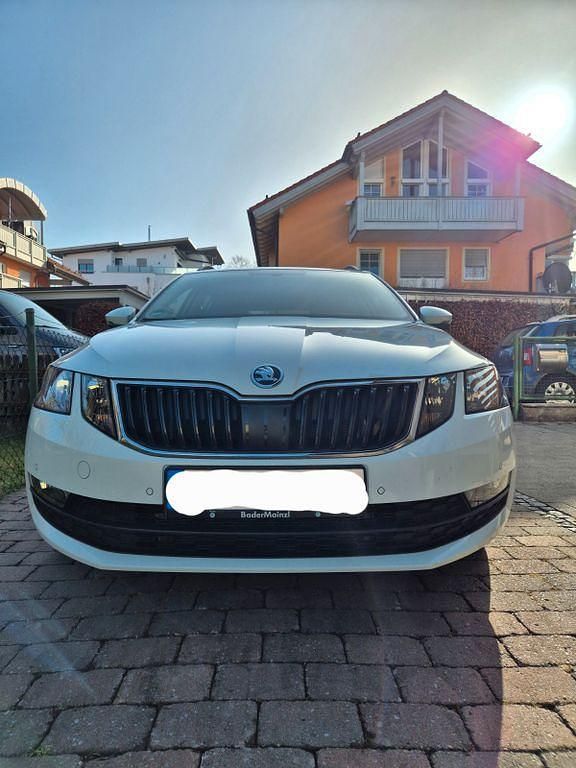 Gebraucht Skoda Octavia Clever 150 PS (110 kW) 2018 Weiß Kombi