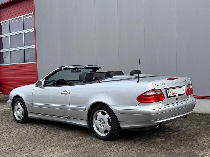 Gebraucht Mercedes CLK230 Elegance 197 PS (144 kW) 2001 Silber Cabrio