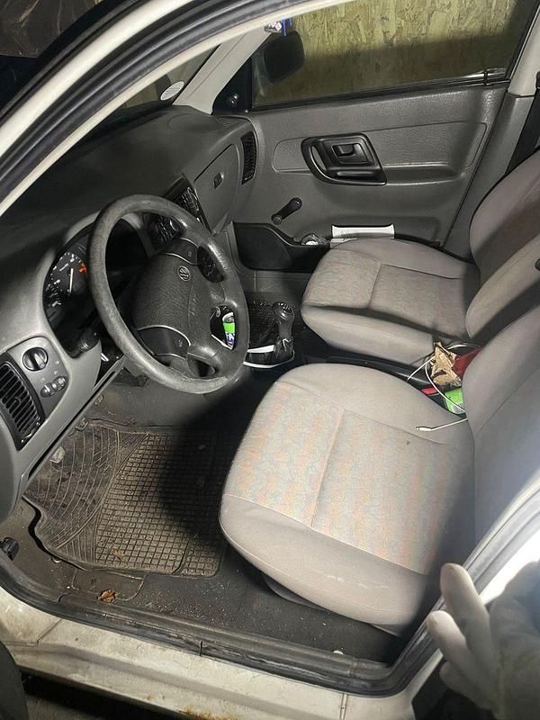 Gebraucht VW Caddy 64 PS (47 kW) 2002 Weiß Van / Kleinbus