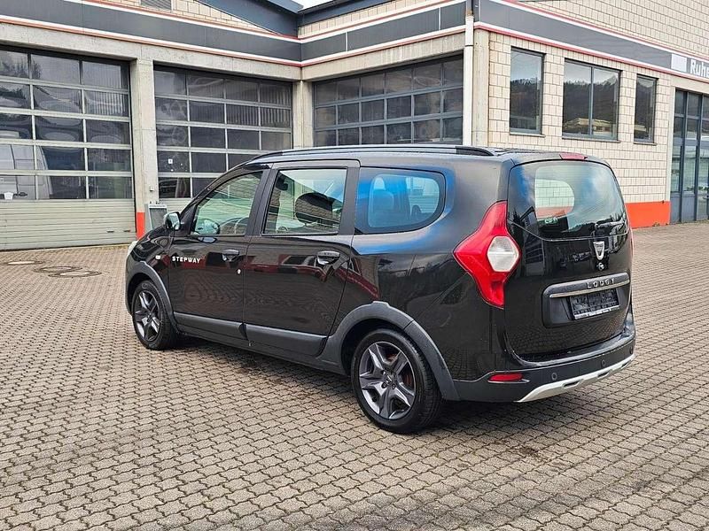 Gebraucht Dacia Lodgy Celebration 116 PS (85 kW) 2016 Schwarz Van / Kleinbus