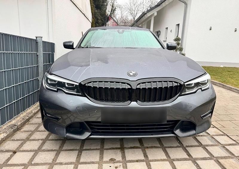 Gebraucht BMW 330 252 PS (185 kW) 2019 Grau Limousine