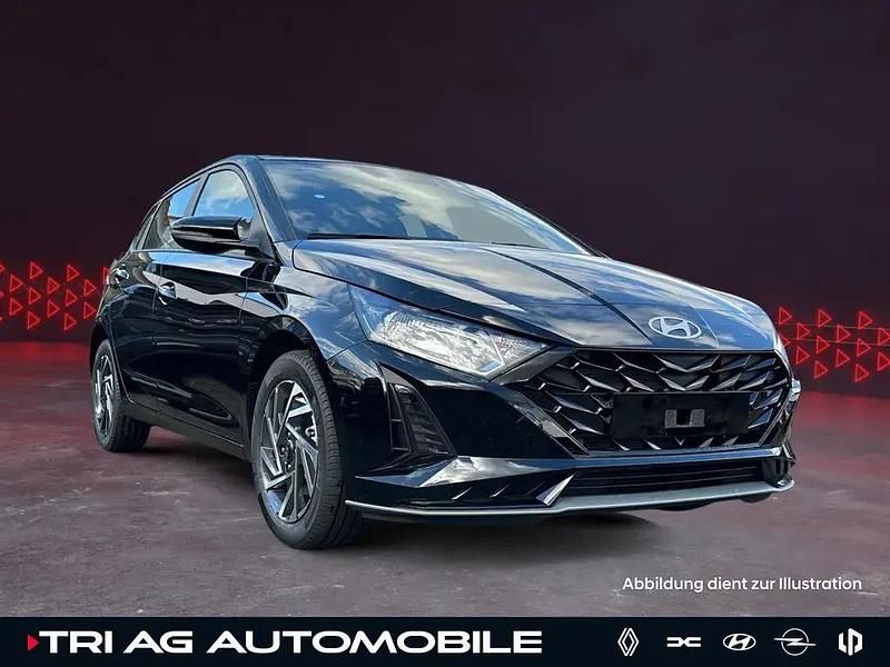 Gebraucht Hyundai i20 Trend 101 PS (74 kW) 2024 Phantom black / met Limousine