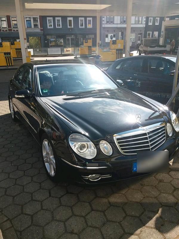 Schwarz Gebraucht 2007 Mercedes E200 Limousine | 6.700 € (Fairer Preis) - Bild 1/4