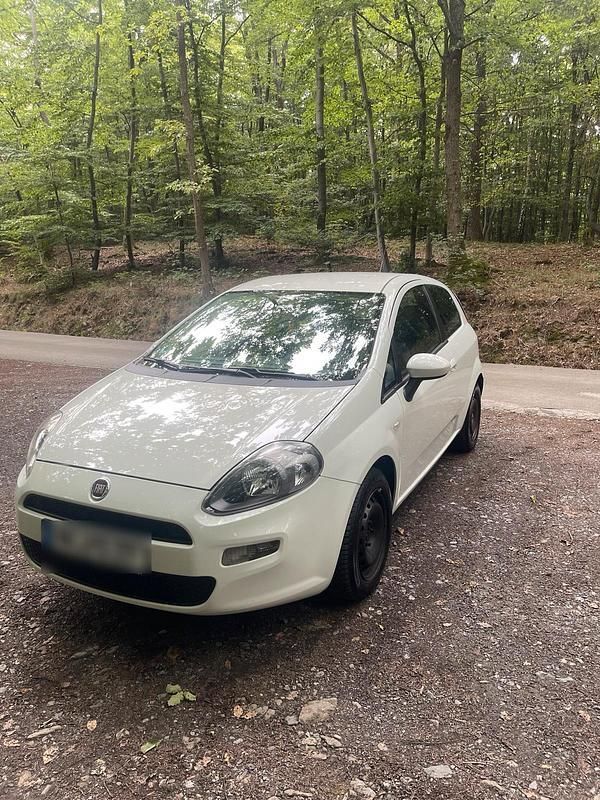 Weiß Gebraucht 2013 Fiat Punto Kleinwagen | 4.199 € (Fairer Preis) - Bild 1/4