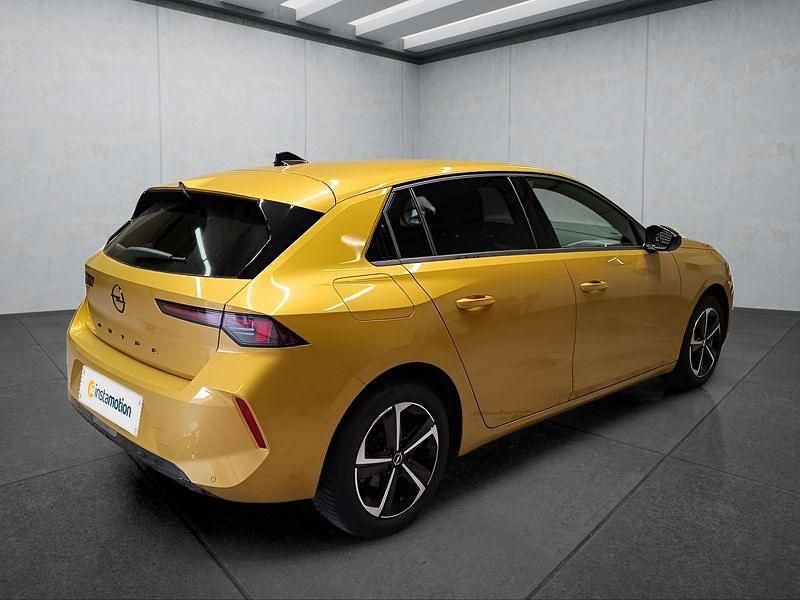 Usado Opel Astra 131 HP (96 kW) 2024 Amarelo Sedan