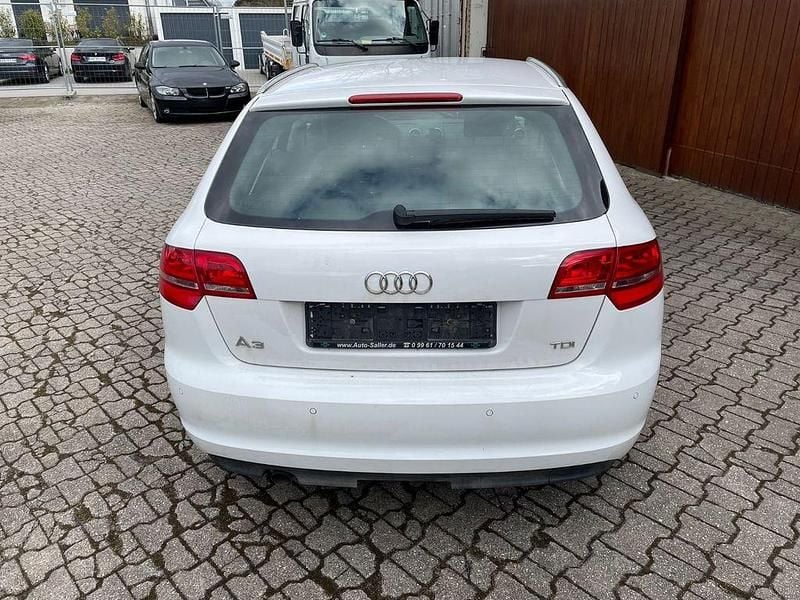 Gebraucht Audi A3 Attraction 105 PS (77 kW) 2013 Weiß Limousine
