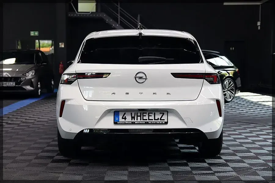 Gebraucht Opel Astra Elegance 131 PS (96 kW) 2023 Weiß Kleinwagen