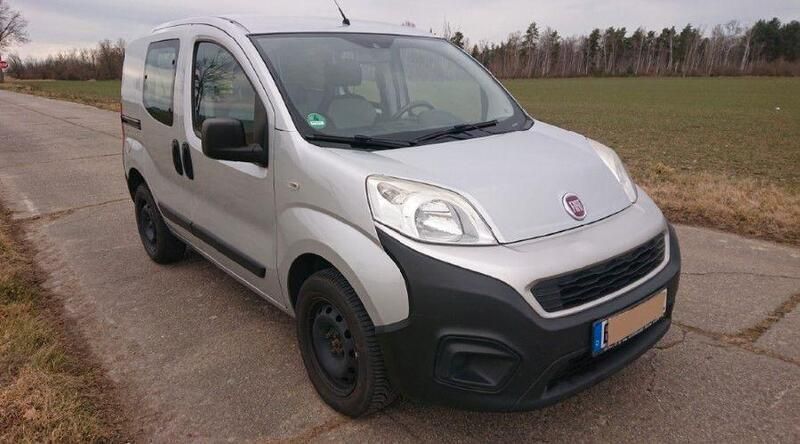 Silber Gebraucht 2017 Fiat Fiorino Basis Van / Kleinbus | 5.850 € (Etwas zu teuer) - Bild 1/4