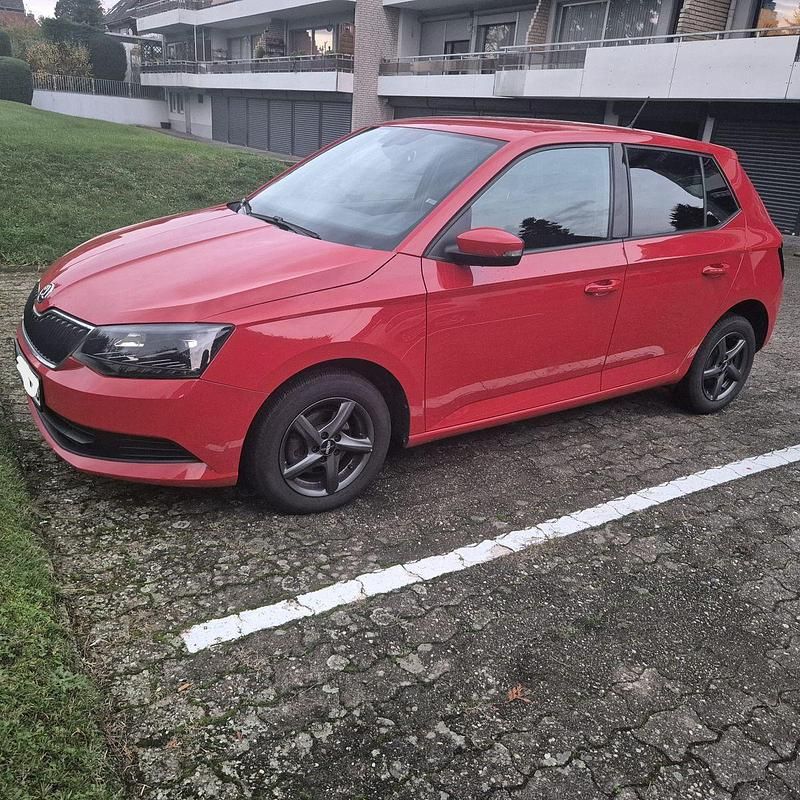Rot Gebraucht 2015 Skoda Fabia Active Kleinwagen | 7.399 € (Fairer Preis) - Bild 1/4